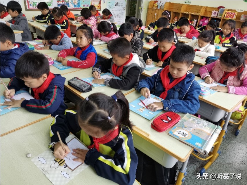 猜猜他是谁三年级作文范文四篇,猜猜他是谁三年级作文300字男孩