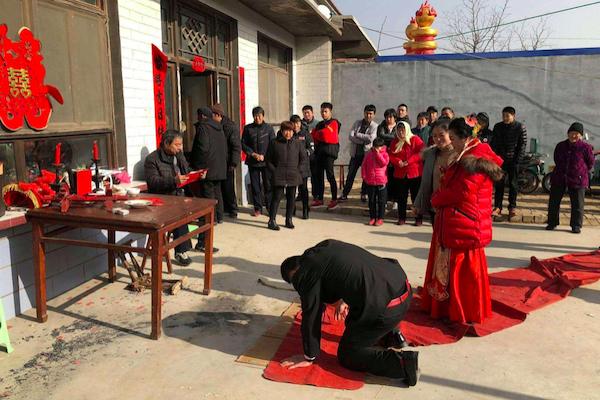 结婚送日子贴书都是带什么,农村结婚下礼婚书啥时间拿