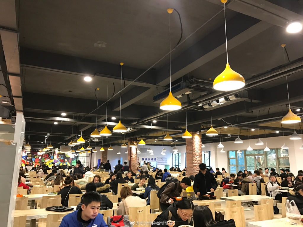 上“二批本科”，也要挑个条件好的，这5所大学伙食堪比饭店