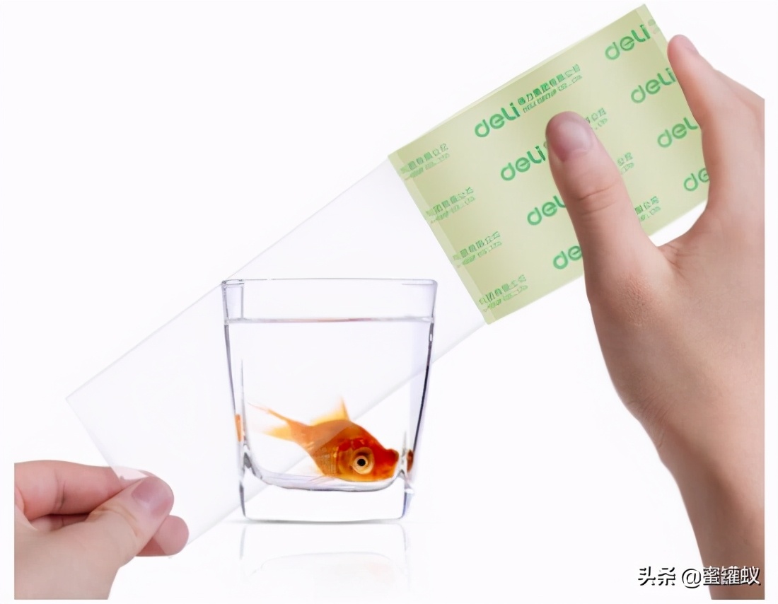 一个女人清洁床上灰尘小妙招,床上灰尘皮屑怎样清洁