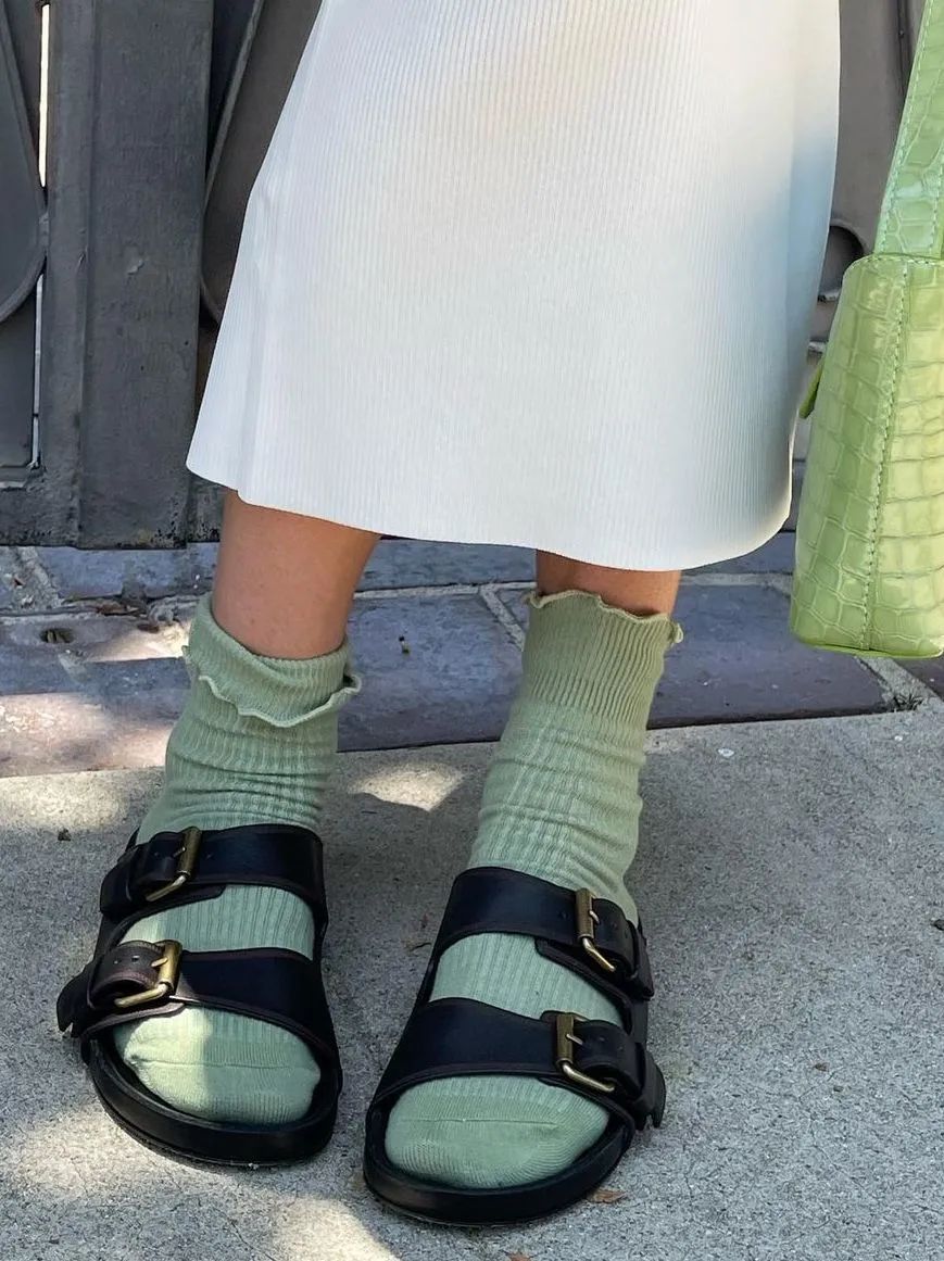 别再露脚踝了,今冬不流行露脚踝了露袜才更时髦