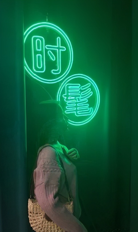 深圳灯光秀与武汉灯光秀,春光无限好深圳