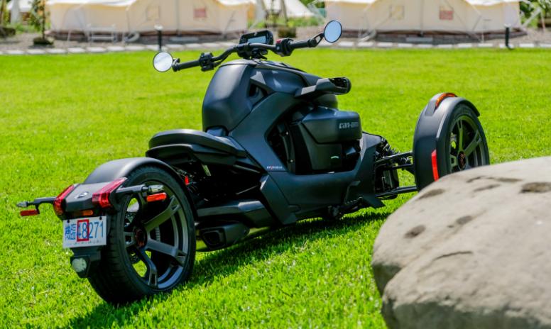 金色庞巴迪倒三轮多少钱,庞巴迪900cc倒三轮最新报价