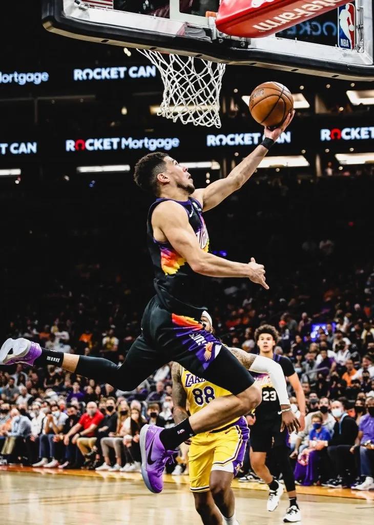 湖人vs太阳赛前杜兰特詹姆斯,湖人战胜鹈鹕詹姆斯大号三分