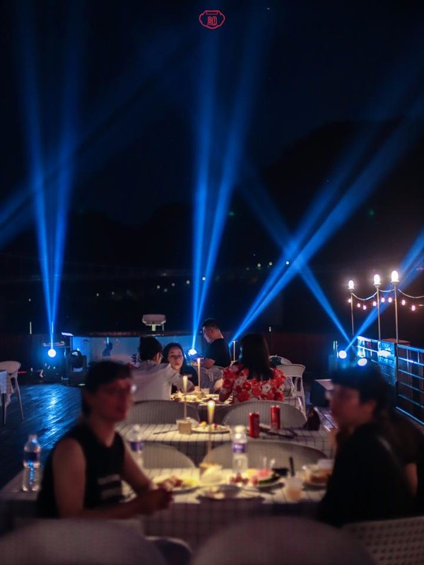 桐庐夜游富春山居景区,桐庐富春江夜游和白天游