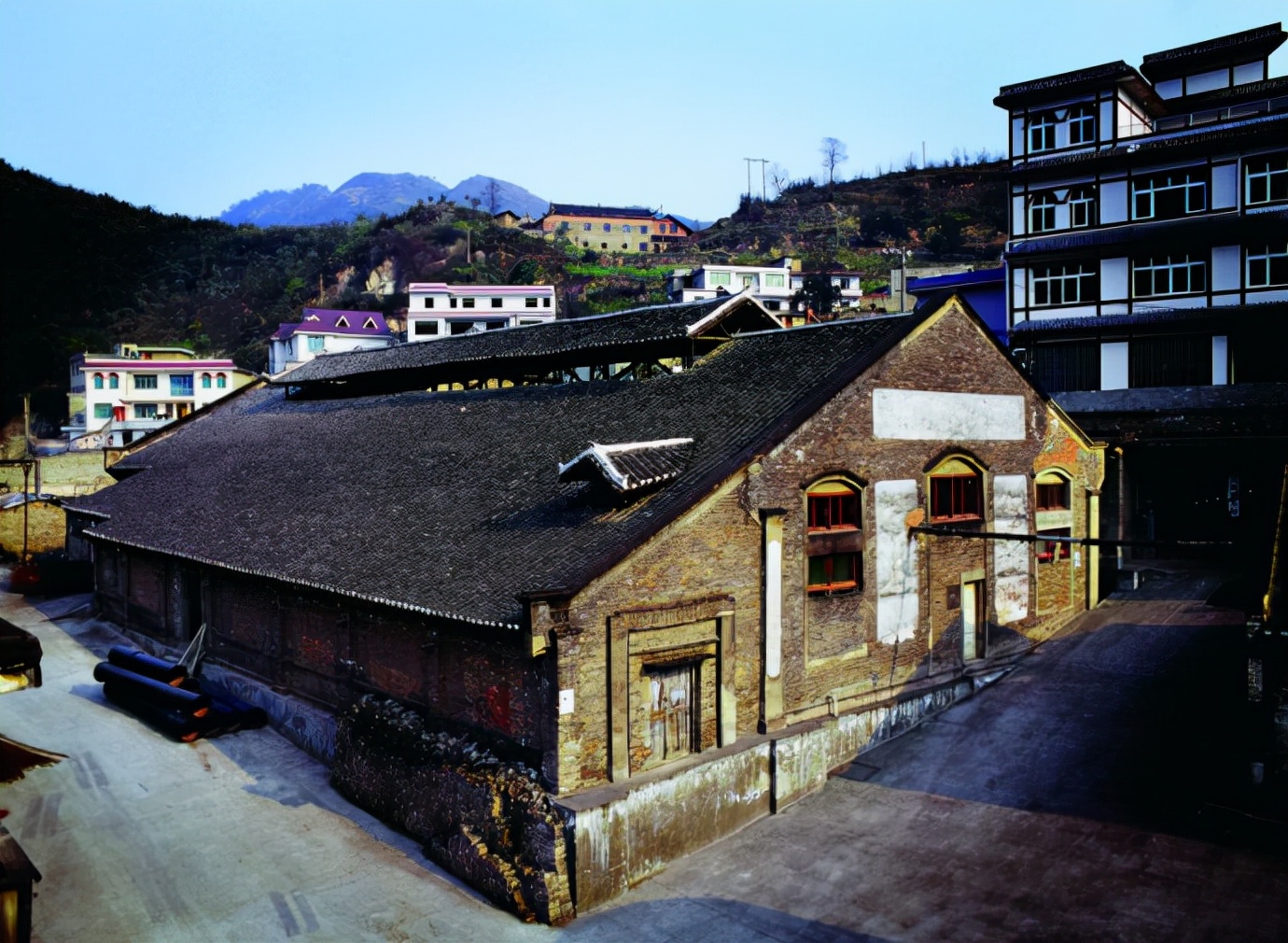 赖茅酒的赖永初与赖贵初是兄弟吗,赖茅与茅台创始人关系