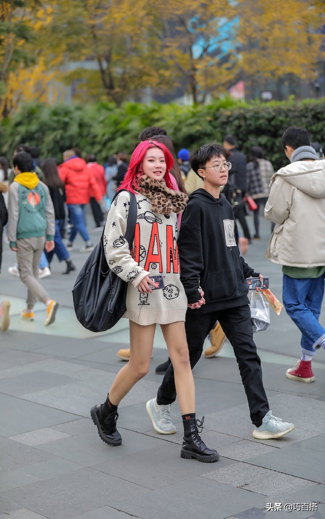 围巾这样系减龄又洋气,三种时髦又保暖的冬日围巾系法