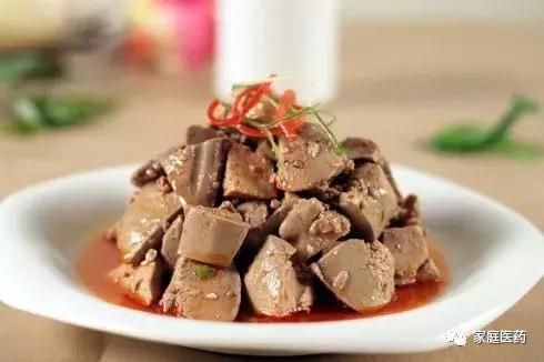 预防老年痴呆吃什么食物最佳,常吃4种食物预防老年痴呆症