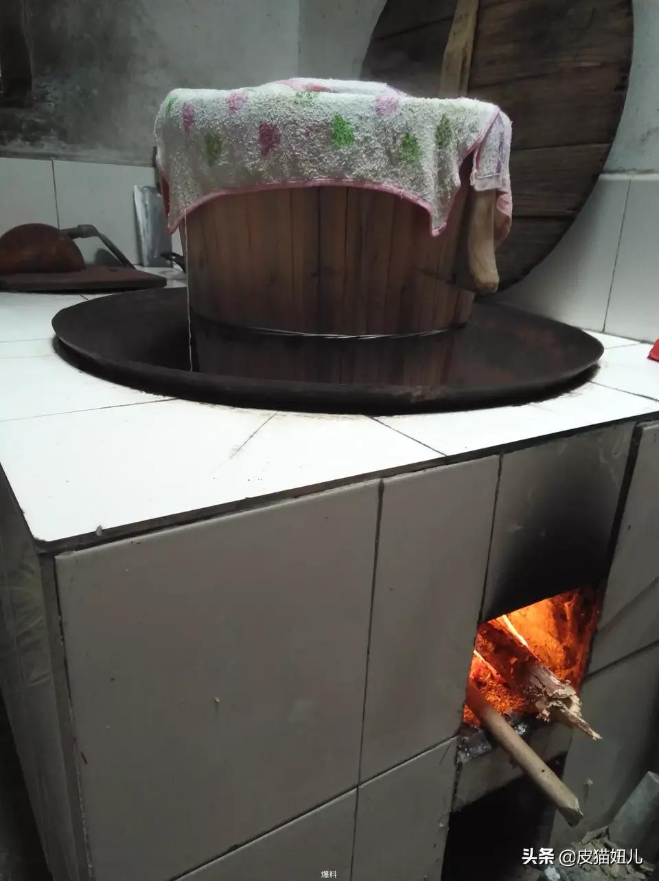 客家黄酒酒味很重,梅州客家甜糯米酒