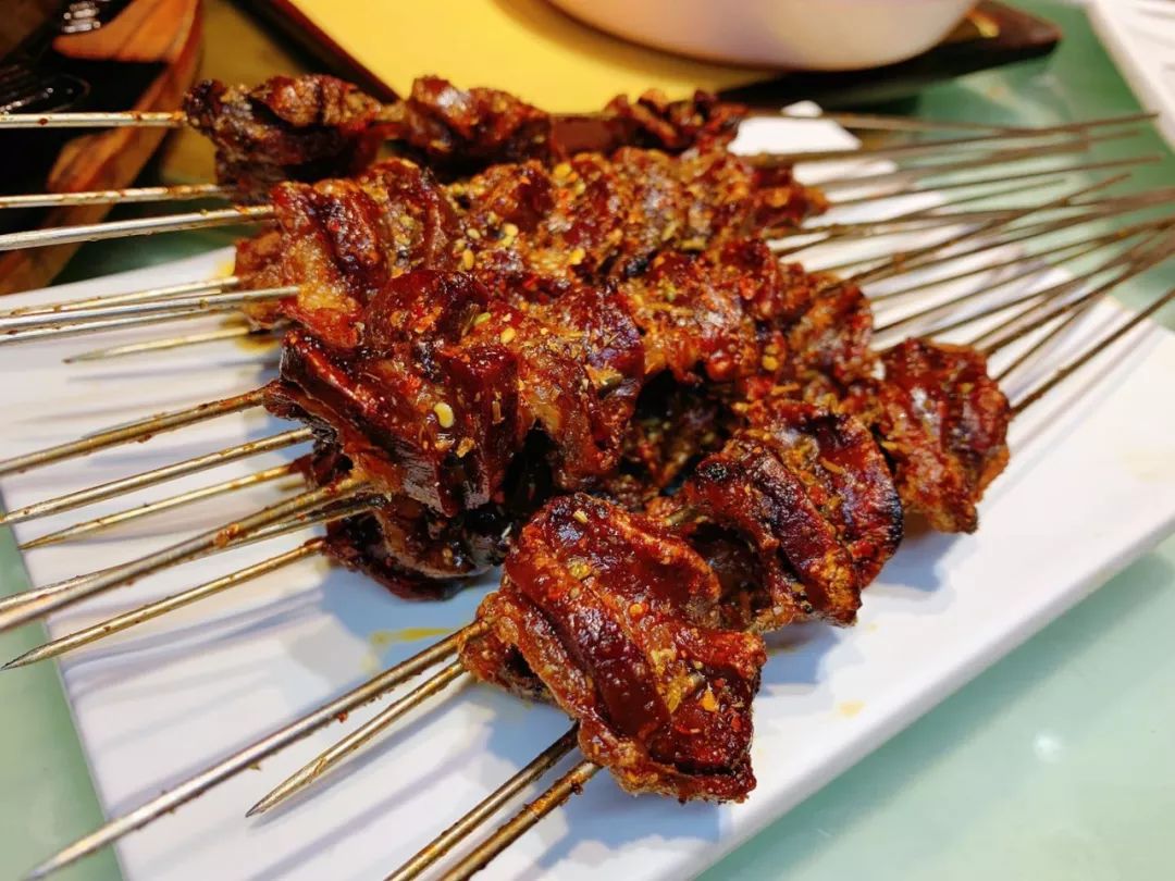 大片腰子头刀胸口，小龙虾38、乳山生蚝20一大锅，长春合隆这店行