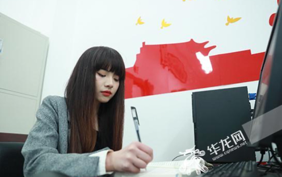 学识加成美得自然真实！温大老师像吴彦祖张震，思政老师撞脸Lisa