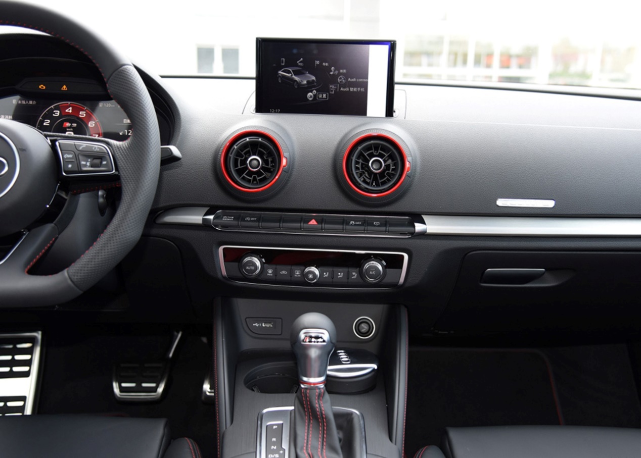 奥迪a3时尚运动版跑高速,很动感的奥迪a3高清素材