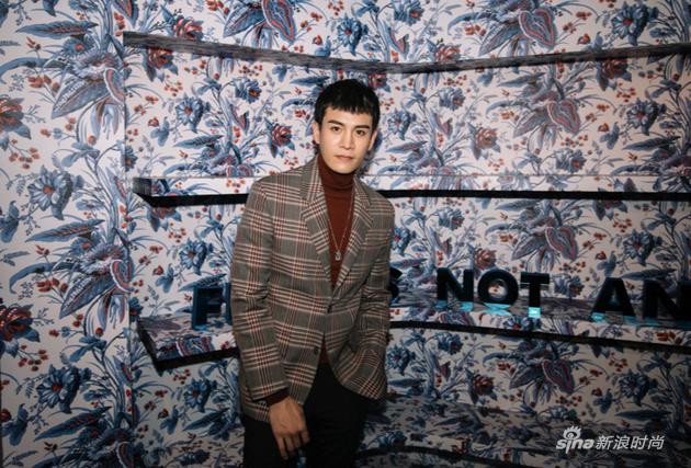 杨幂刘雯的时髦感,杨幂巴黎时装周走秀视频