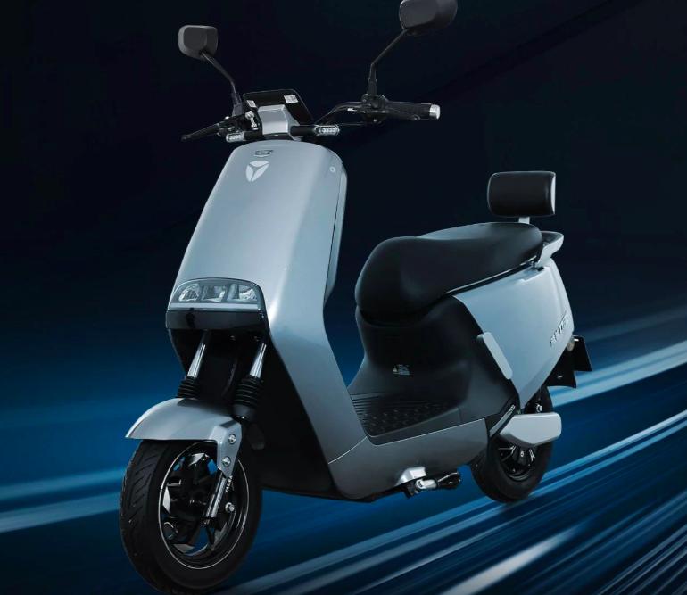 小刀雅迪爱玛3000左右电摩推荐,绿驹小刀雅迪爱玛哪个好什么价格