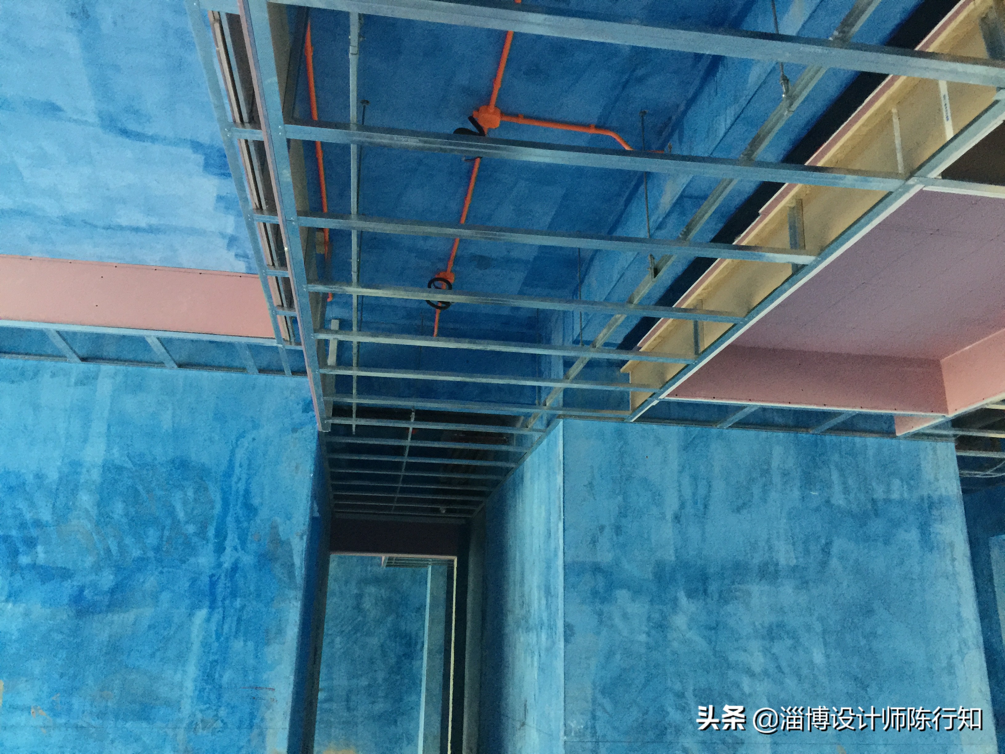 木龙骨与轻钢龙骨哪个更容易开裂,轻钢龙骨注意事项