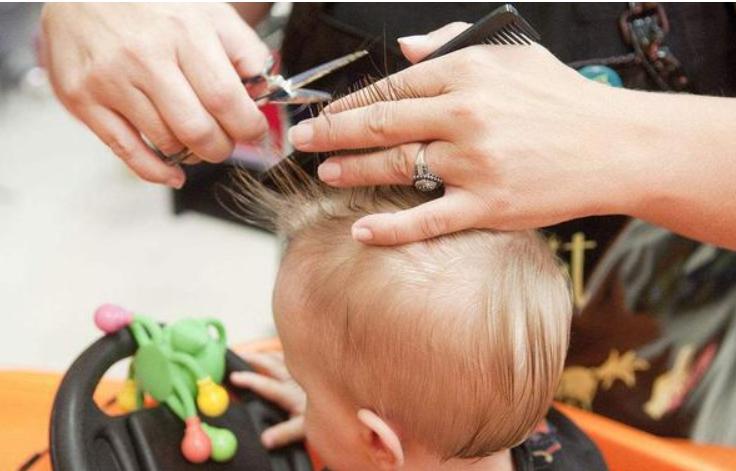 新生宝宝怎么理发,宝宝剪头发一般什么时候比较好