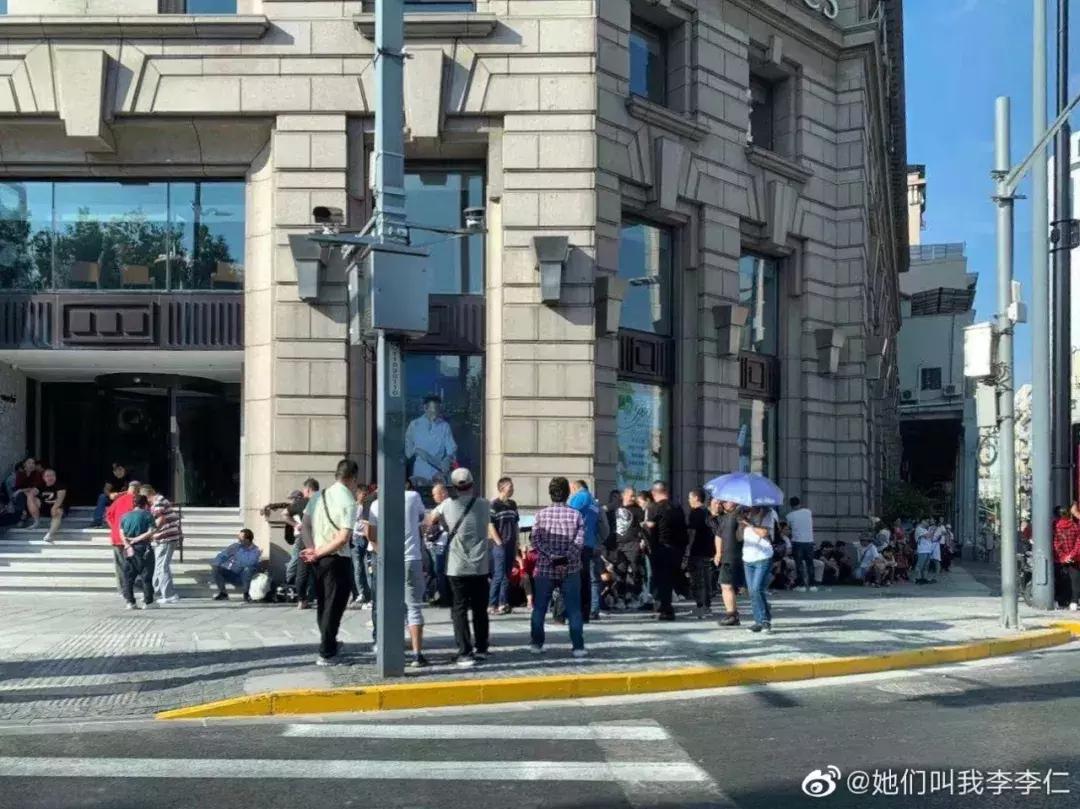 周杰伦奶茶店排队200人,周杰伦198元奶茶