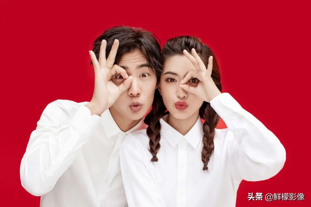 结婚纪念照怎么拍最美,穿黑色衣服拍结婚证件照好看吗