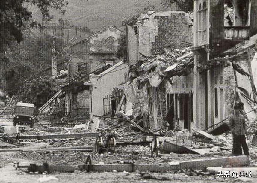 越南老兵重回当年战斗过的洞穴 (越南老兵回忆丛林战争)