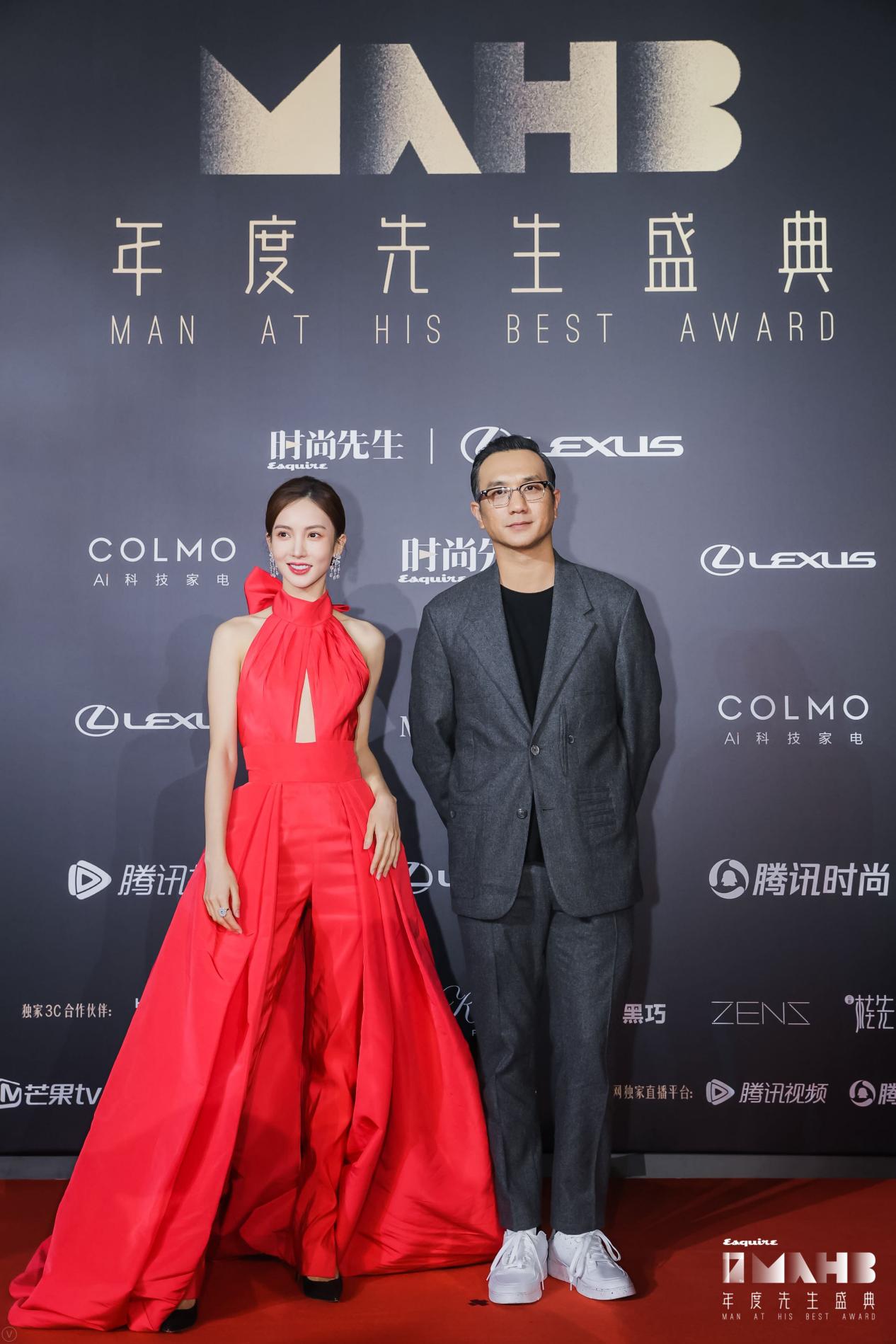 戴上眼镜还摘不下来了,戴上就摘不下来的美瞳