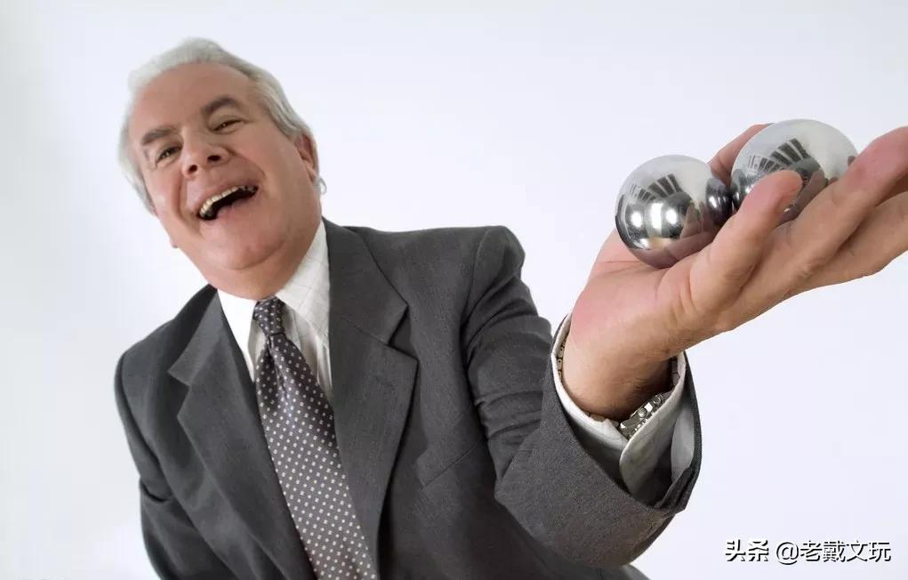 小秋子核桃如何辨别是不是塑料的,秋子核桃的变化过程