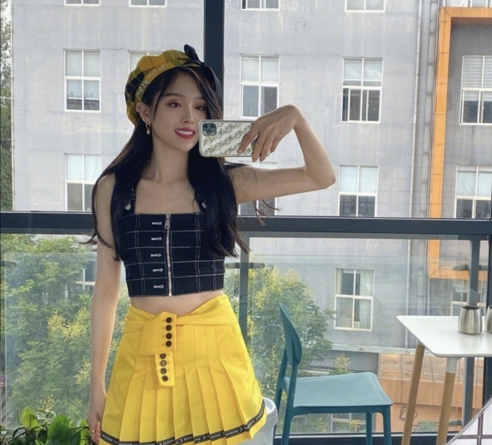 何洁终于减肥了图片,何洁化妆瘦了穿一身黑裙