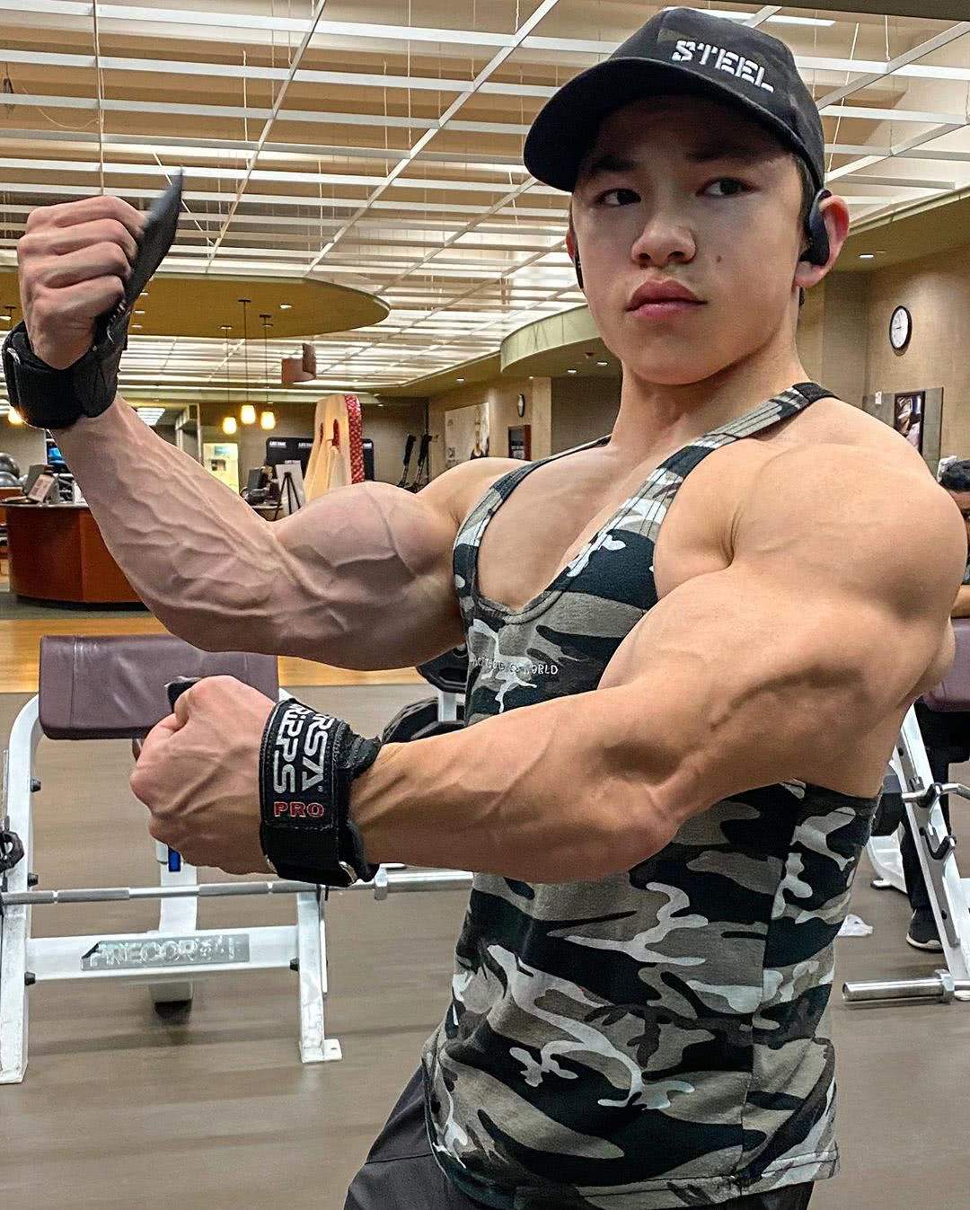 13岁能举多重的哑铃增肌,20公斤的哑铃能不能练出发达肌肉