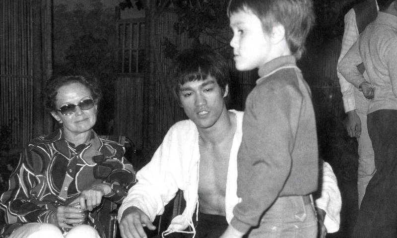 李小龙传奇打黑社会老大,李小龙传奇第一次打倒黄皮小子