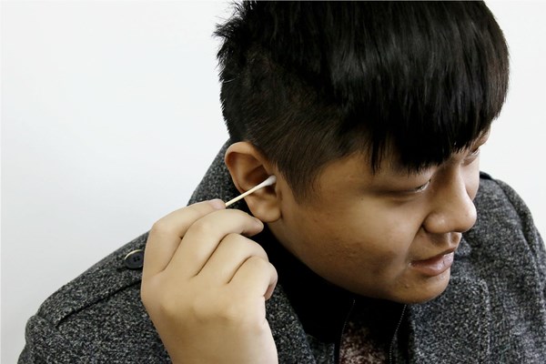 耳朵总听到嗡嗡的响是怎么回事,经常听到耳鸣和嗡嗡声