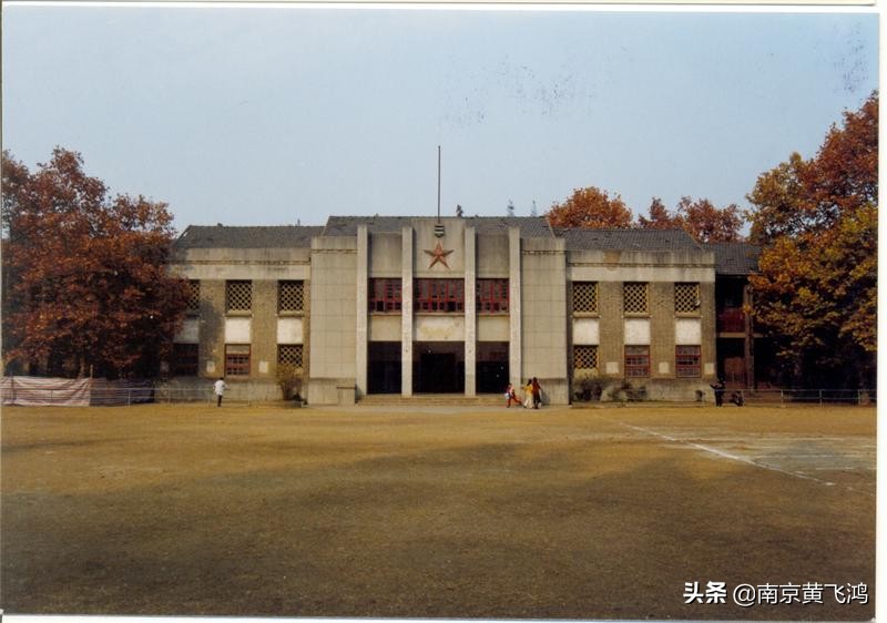 我的快乐童年一年级,快乐的童年美丽的小学校园生活