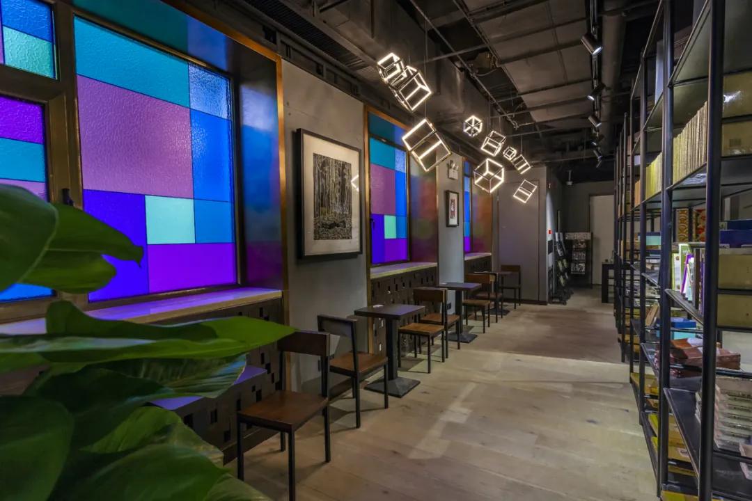 世界读书日让我们重回最美书店,新华书店围绕世界读书日说些什么