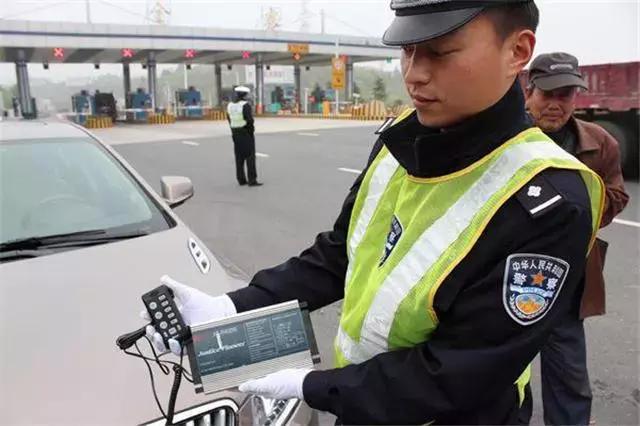 如果出了交通事故要打哪些电话,出了交通事故应该先打什么电话