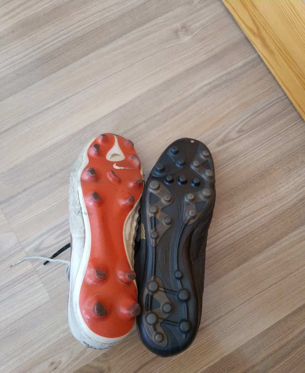 ag大底足球鞋阿迪达斯,怎么选择ag足球鞋