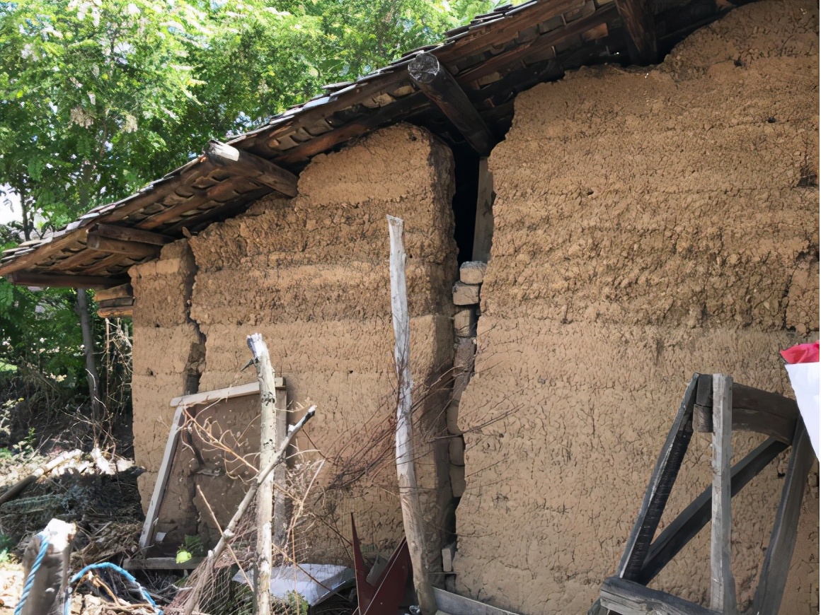 房屋贯穿性裂缝是什么意思,房屋贯穿性开裂归什么部门管