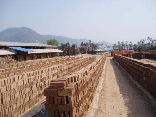 1999年,我在广东英德砖厂打工,13个月赚了6400元