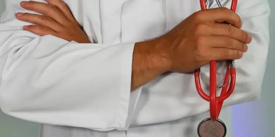 私人诊所每天爆满图片,街上的诊所为何人满为患