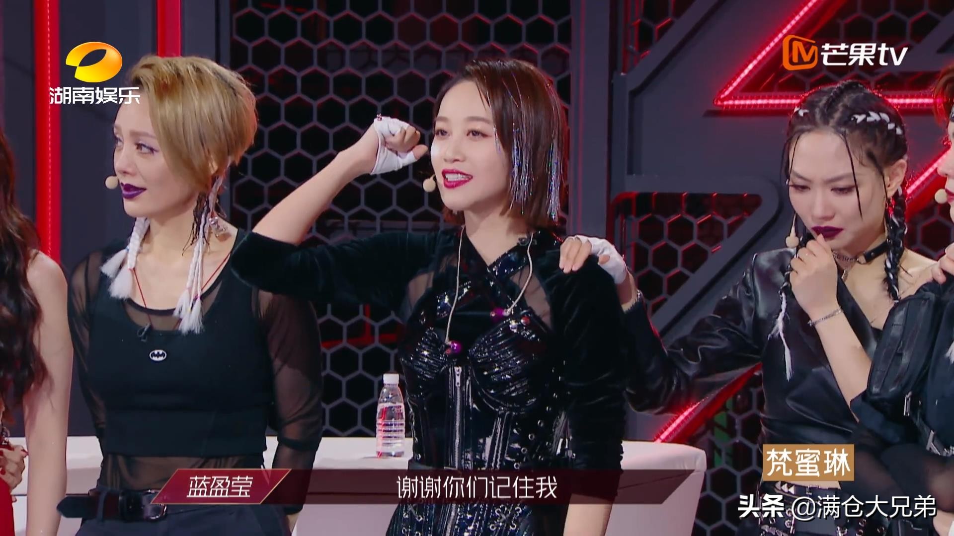 “浪姐”点球决胜：宁静踢向中路，王霏霏射进死角