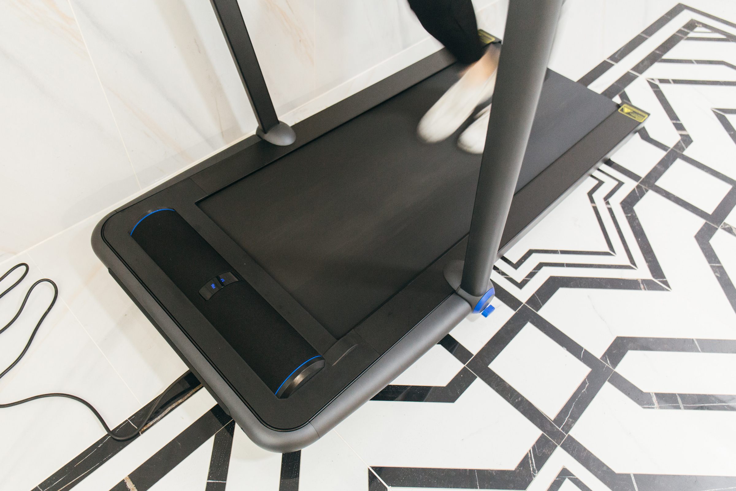 灏忛噾鏅鸿兘鎶樺彔璺戞鏈簁12pro,濂崇敓蹇箰鍚戝墠鍐茶窇姝ユ満