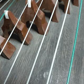 古筝弹奏杂音问题,古筝的音准和技巧