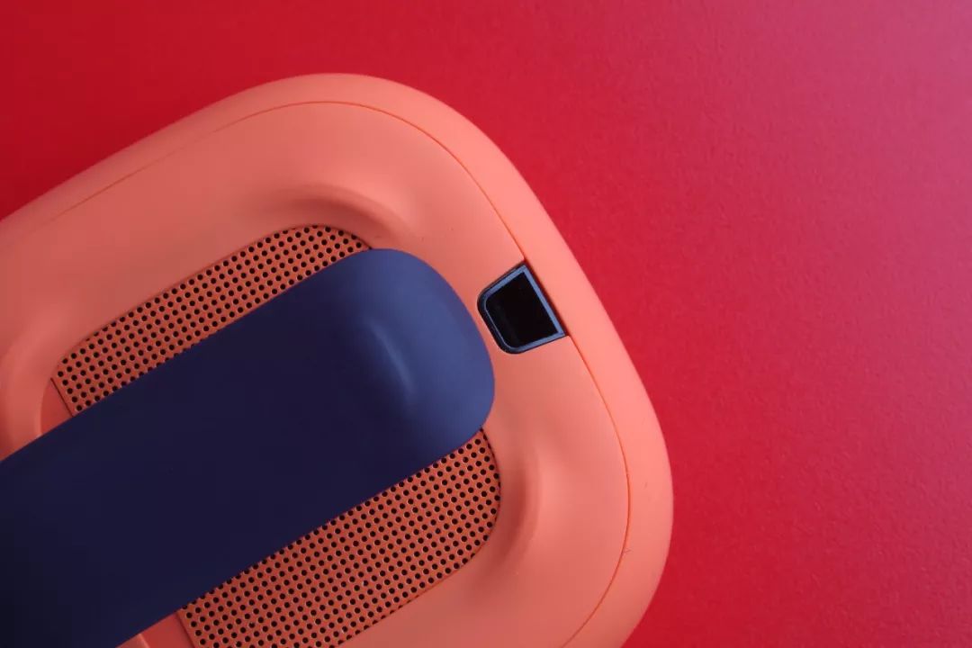 握在手上的小音箱,bosesoundlinkmini2和冲击波5