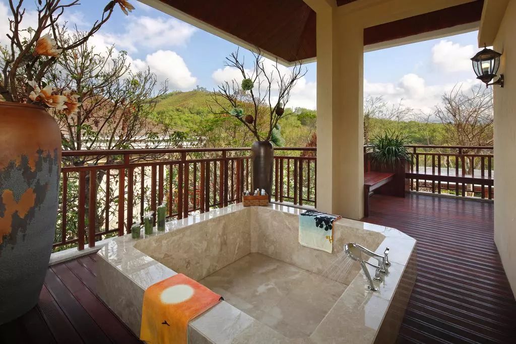 三亚豪华无边泳池别墅,三亚温泉度假