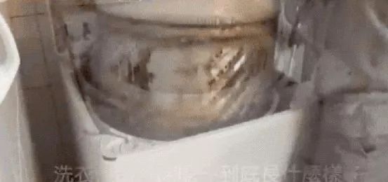 女孩意外得病母亲知道真相后悔,小女孩患病妈妈很自责