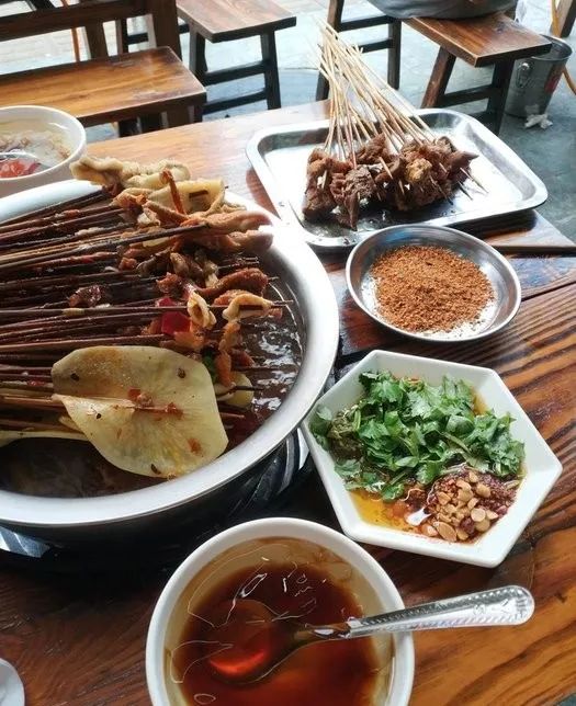 乐山嘉州长卷天街黄氏麻辣烫菜单,洪雅三宝与乐山麻辣烫哪的好吃