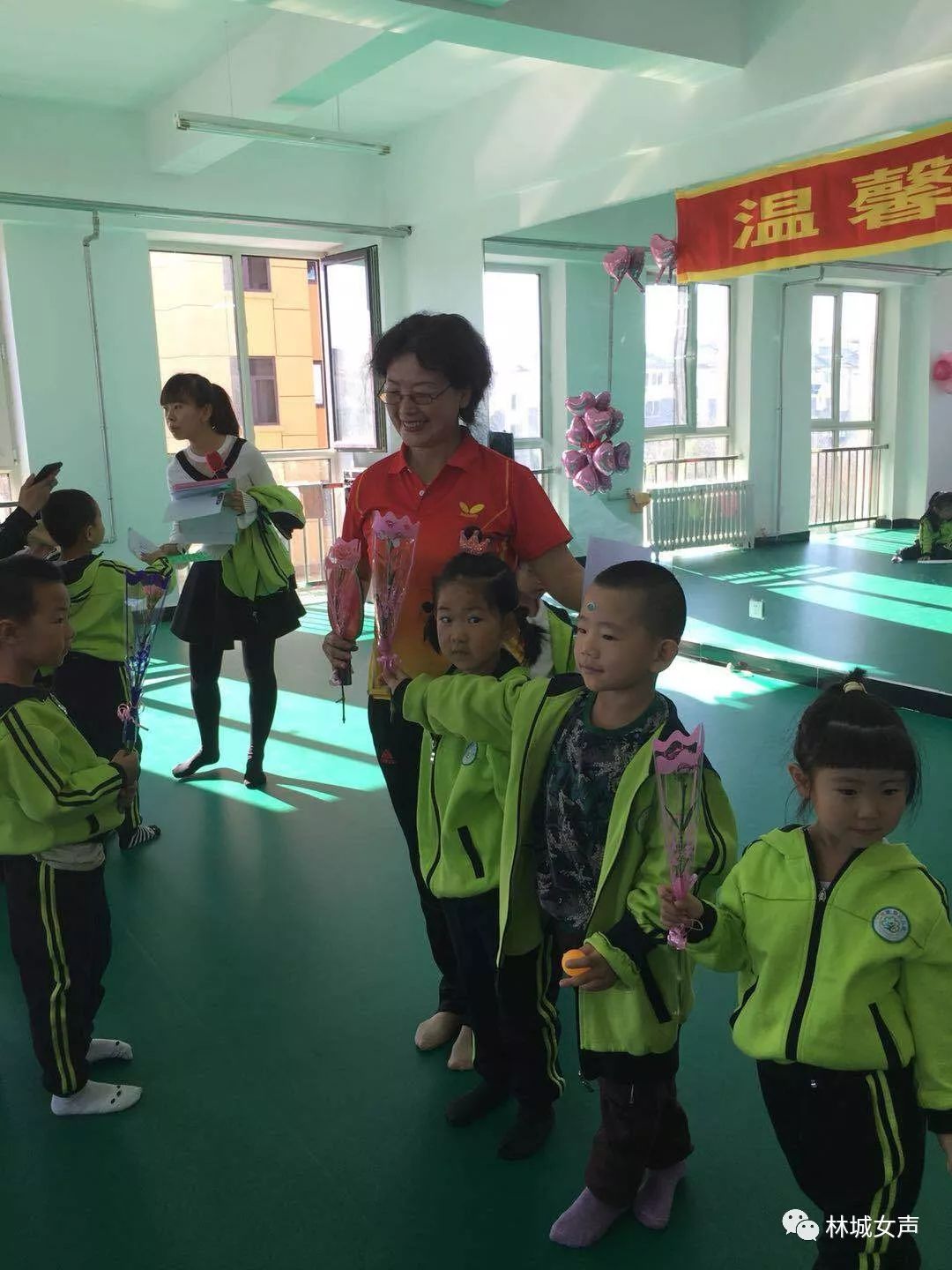 老少齐欢乐Happy乐翻天——市妇联携手优佳宝贝幼儿园走进老年大学