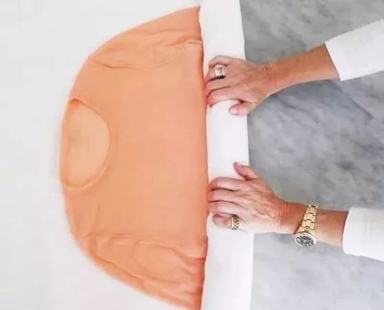 羊毛衣能用含酶洗衣粉吗,羊毛衣可以用洗衣粉吗