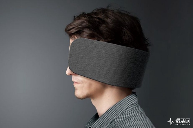 想暗示别人走开我很忙松下表示戴上这个眼罩试试?