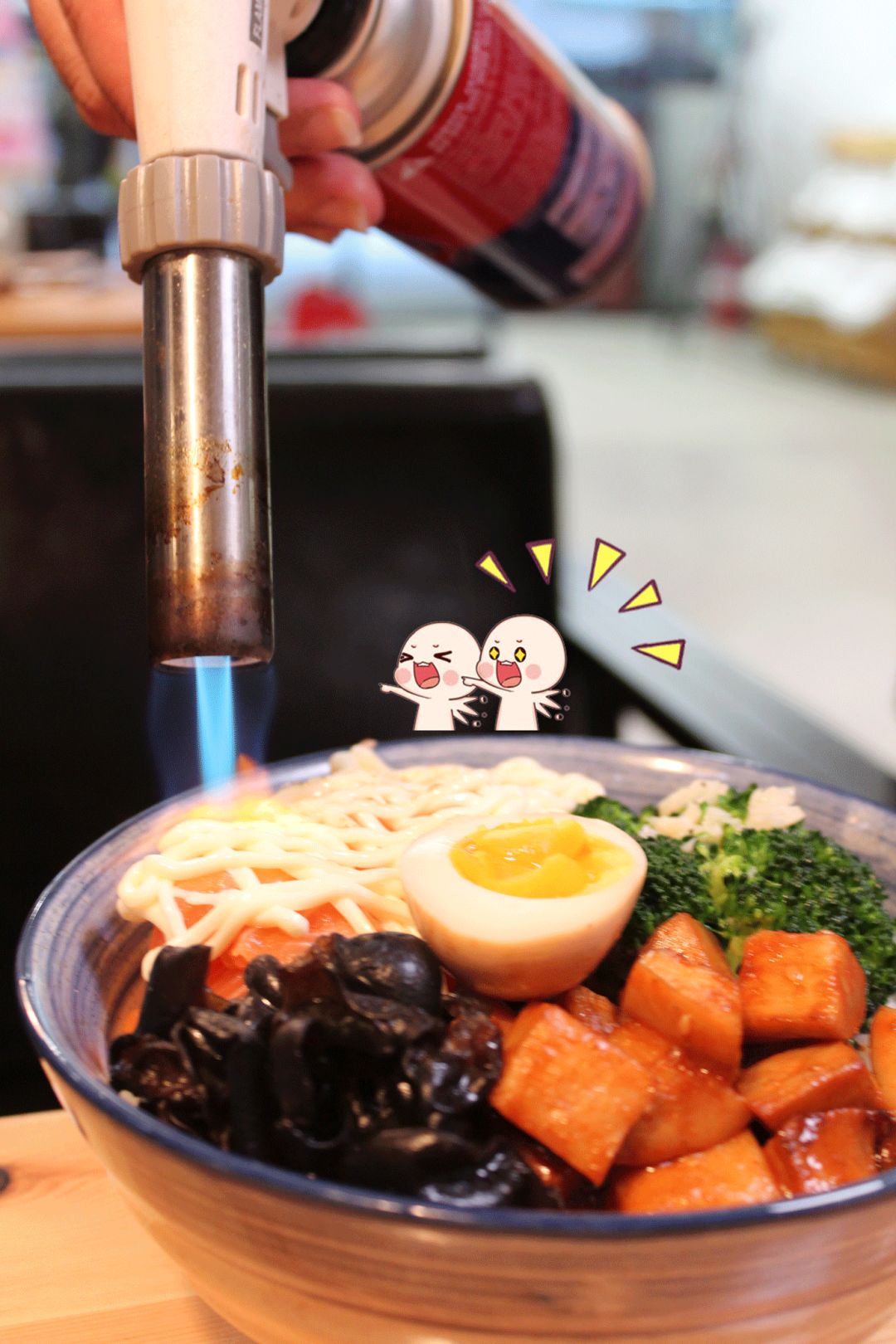 青岛这家进口海鲜店，竟把工厂开到了食客眼前？用自助价格吃怀石品质！