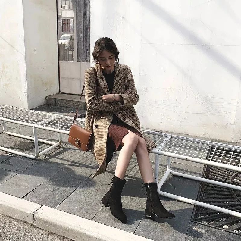 气场全开帅气,搭配黑色皮衣高跟短筒靴霸气个性