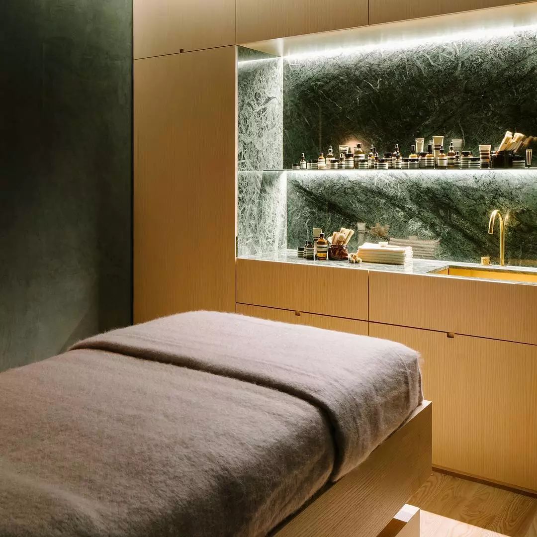 绾康鏃ョ粰鐢峰弸涔扮殑绀肩墿,绾康鏃ョ粰鑰佸叕涔扮殑涓滆タ