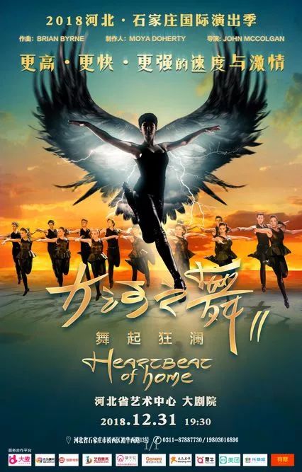 家门口看演出的快乐,家门口看大戏群众乐开怀